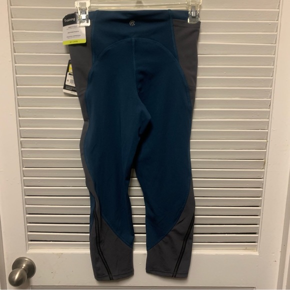Champion NWT small athletic capris - Picture 6 of 7